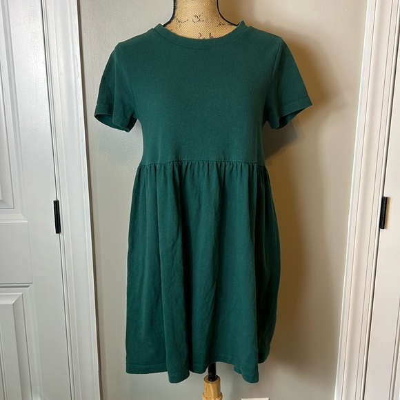 Elegant Green Women's Dress - Picture 1 of 5